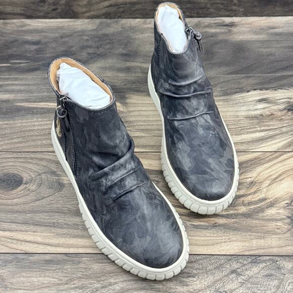 Sofft Portland 9.5M Sporty Ankle Bootie Sneaker Waterproof Leather Black Camo - Picture 3 of 12